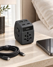 Adattatore da viaggio ALTAIR da 65 W collegato in hotel