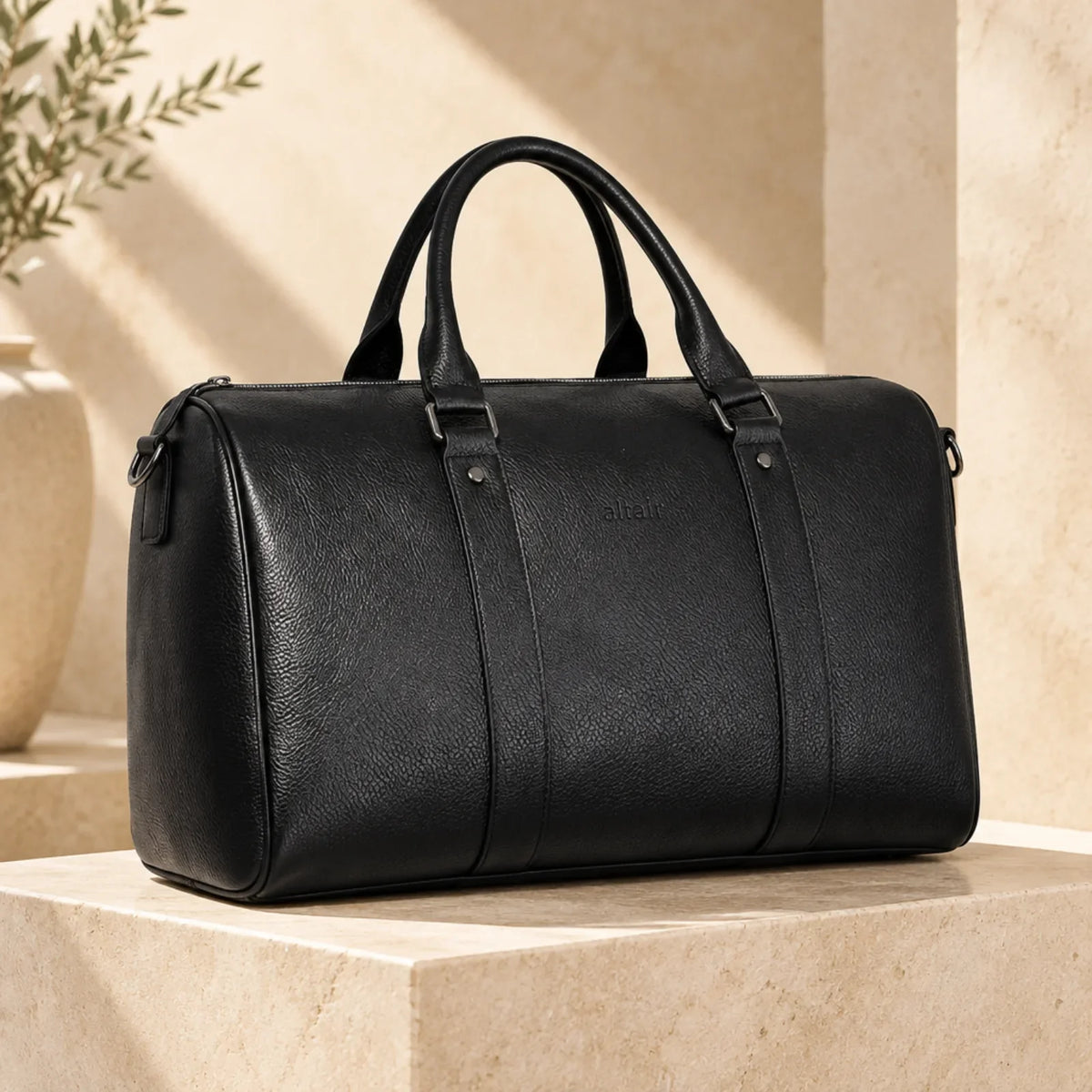 Borsa da viaggio ALTAIR in pelle martellata nera, vista frontale